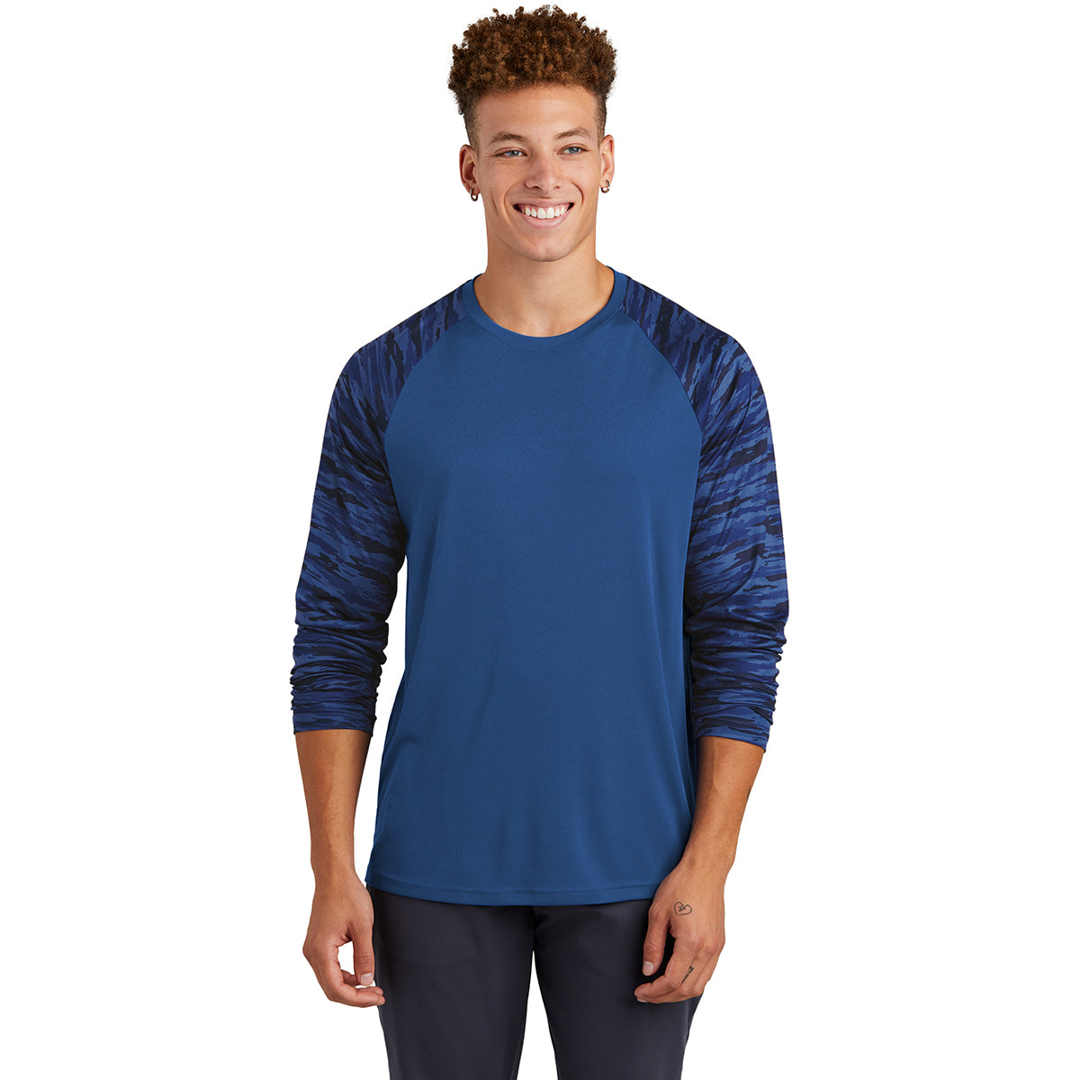 Sport-Tek Men's True Royal Drift Camo Colorblock Long Sleeve Tee: Elevate Your Team's Style